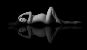 Eleganckie sesje ciążowe w studio fotograficznym włoskiej fotografki