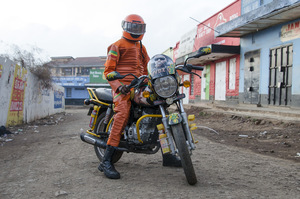 Boda Boda Madness - Jan Hoek fotografuje osobliwych motocyklistów-taksówkarzy